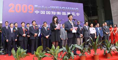 開幕式由中國(guó)衡器協(xié)會(huì)劉曉華秘書長(zhǎng)主持